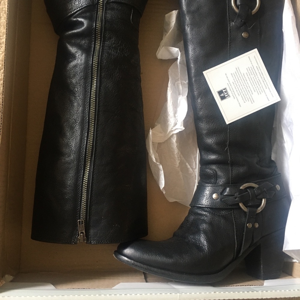 Frye Taylor Ring Pull boots 9